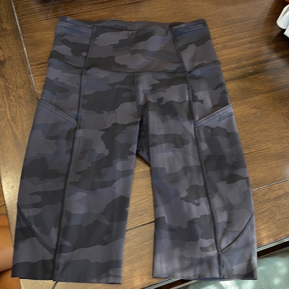 Lululemon shorts - Picture 4 of 4